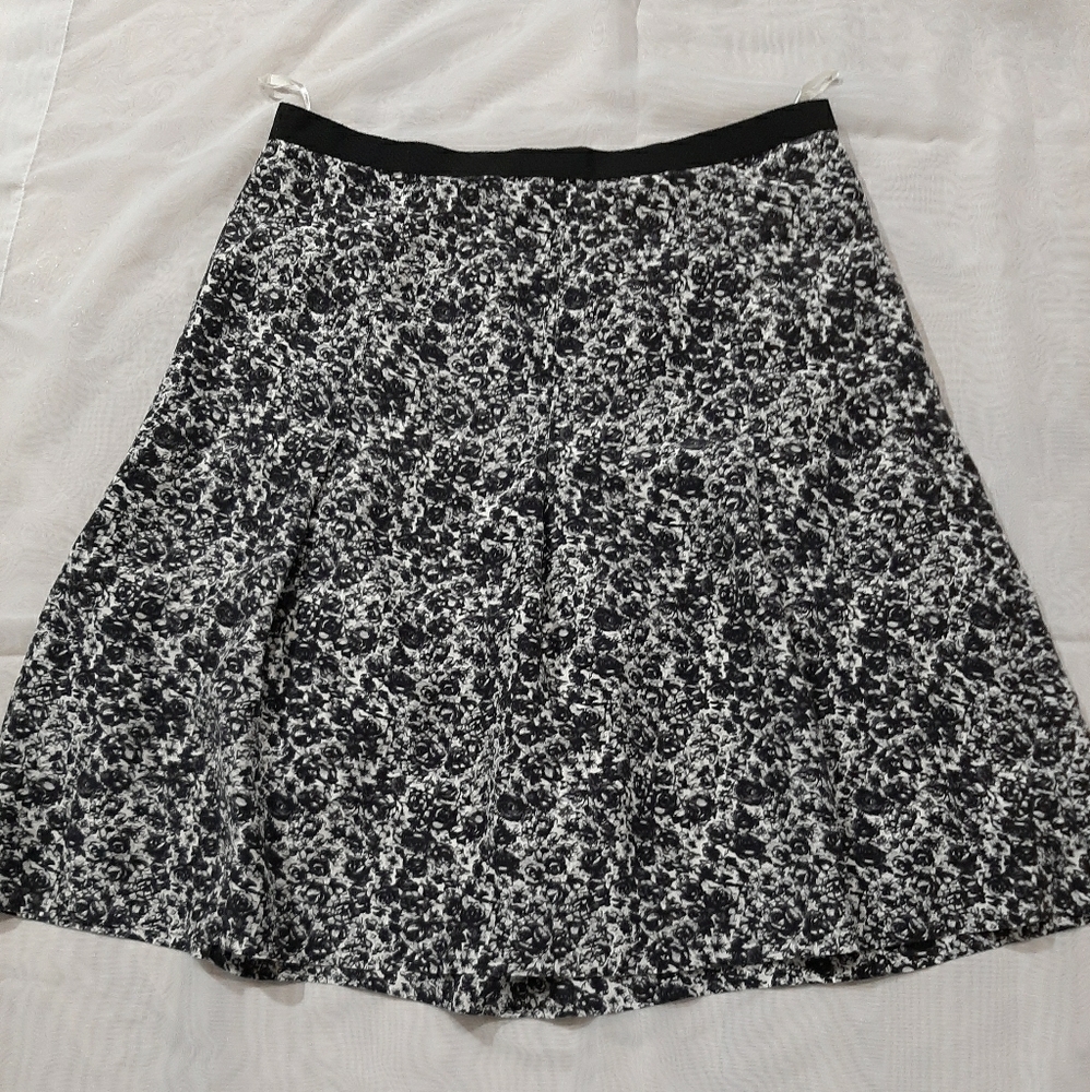 Banana republic size 10 floral silk skirt